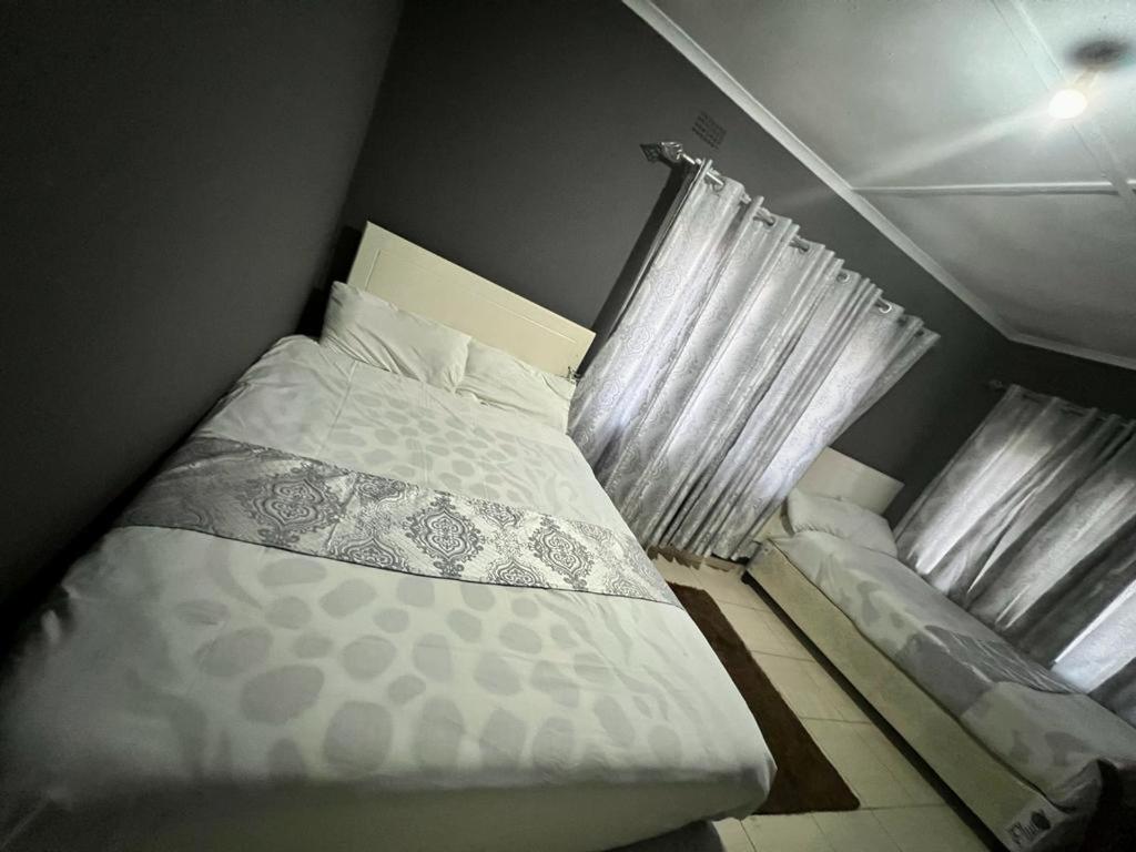 Hotel Golden Bamboo Nyanda Exteriér fotografie